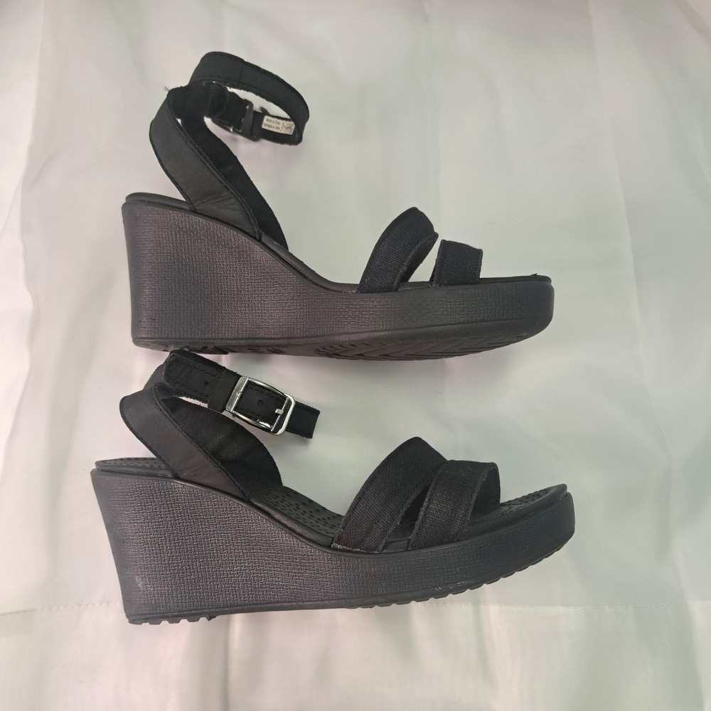 Crocs Black Leigh II Ankle Strap Wedge Sandals Women Size 6 Chic Boho Summer Fun - Picture 4 of 7